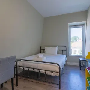 Charming 3bdr 2 Bath 7 Min To The Falls W/ Parking Holiday home
