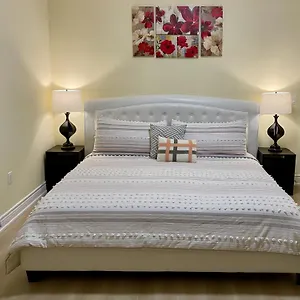 Victoria Family Vacation - King Bed Private Yard Bbq Deck Gazebo - 4 Minutes To The Falls Holiday home
