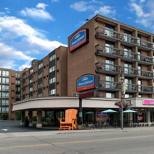 מלון Howard Johnson Plaza By Wyndham By The Falls, מפלי הניאגרה