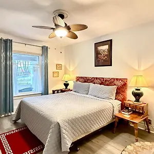 Adorable 2-bedroom Unit With Jacuzzi Beside Falls Holiday home